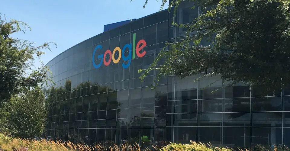 Google e uma das primeiras grandes empresas de tecnologia a exigir vacinas COVID 19