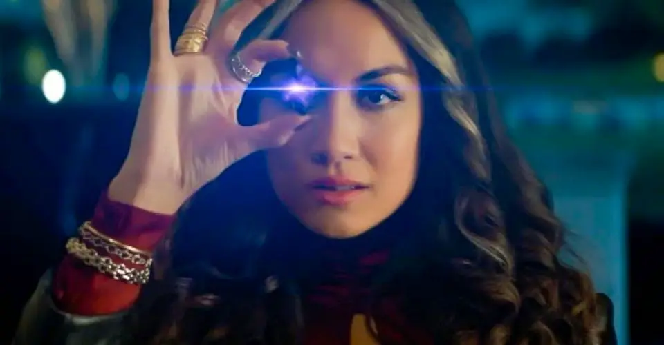 Stargirl Uma reuniao indesejada mostra a ameaca e os poderes de Eclipso