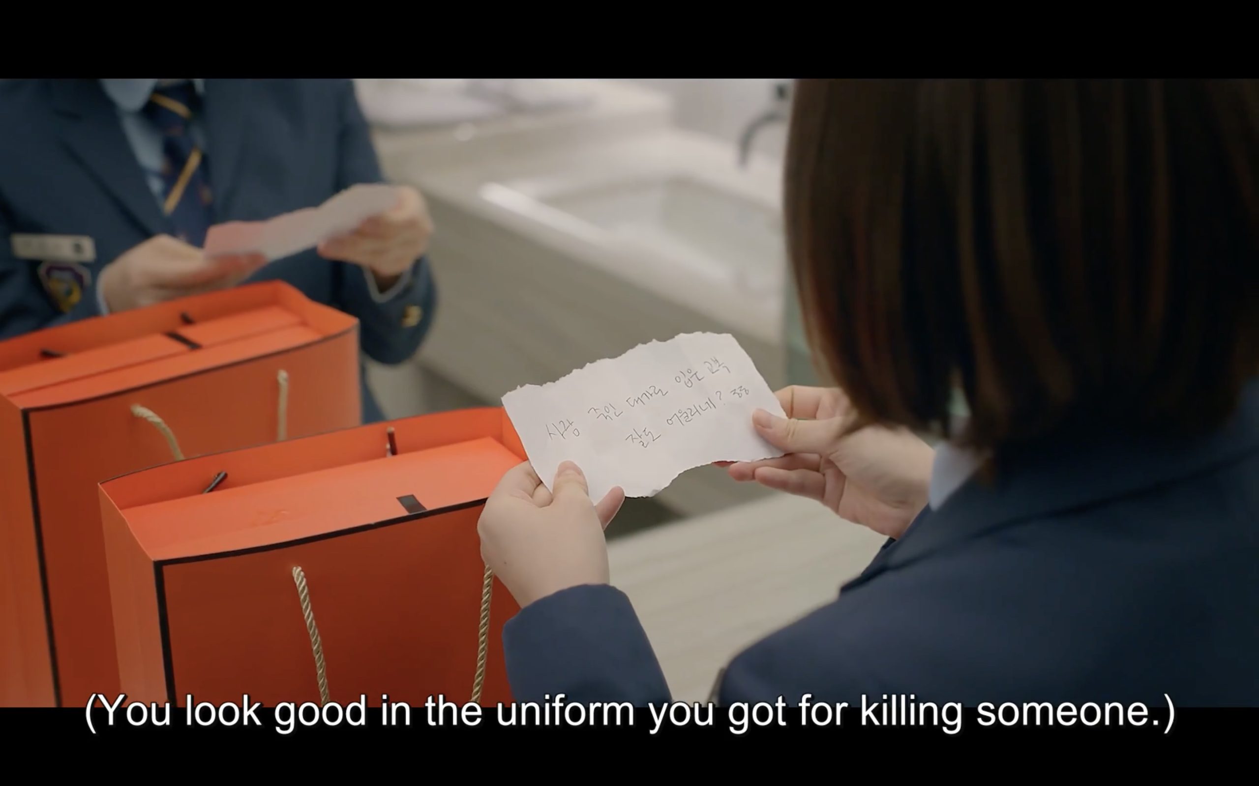 3 razoes para assistir ao fascinante misterio de assassinato BITCH X RICH 2 scaled 3 razões para assistir ao fascinante mistério de assassinato “BITCH X RICH”