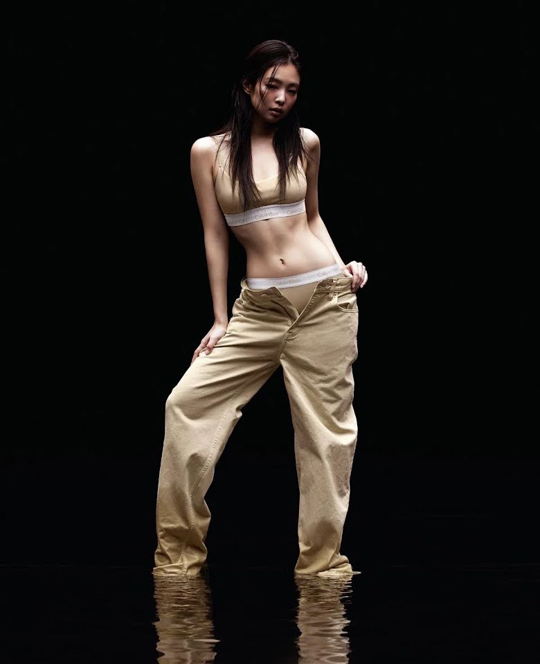 A beleza natural de Jennie do BLACKPINK e destaque na nova campanha da Calvin Klein 6 A beleza natural de Jennie do BLACKPINK é destaque na nova campanha da Calvin Klein