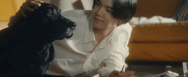 BTS Suga revela a segunda colaboracao com IU por meio de uma faixa de pre lancamento antes do lancamento do album solo 2 Suga do BTS revela a segunda colaboração com IU por meio de uma faixa de pré-lançamento antes do lançamento do álbum solo