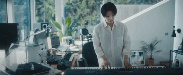 BTS Suga revela a segunda colaboracao com IU por meio de uma faixa de pre lancamento antes do lancamento do album solo Suga do BTS revela a segunda colaboração com IU por meio de uma faixa de pré-lançamento antes do lançamento do álbum solo