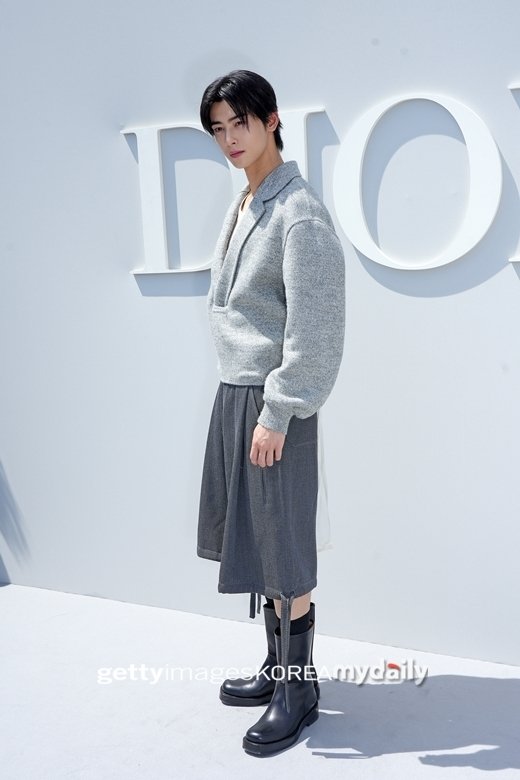 Cha Eun Woo brilha em Paris, visuais cativantes roubam os holofotes Cha Eun Woo brilha em Paris visuais cativantes roubam os holofotes 2