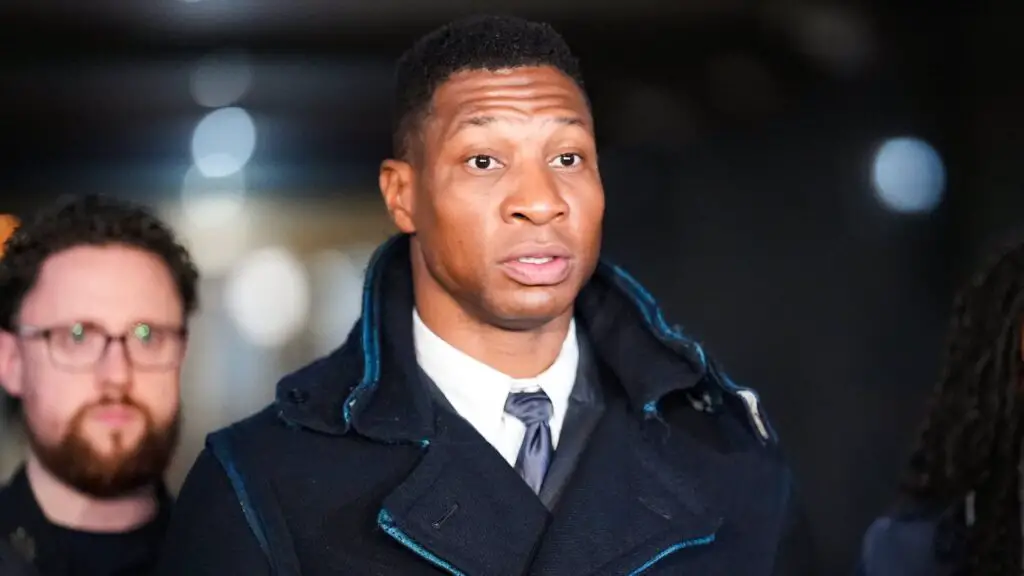 Jonathan Majors demitido pela Disney e Marvel após condenação por assédio