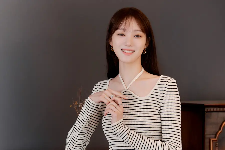 Lee Sung Kyung fala sobre as dificuldades de seu personagem Call It Love e rumores de namoro com a co estrela Kim Young Kwang 1 Lee Sung Kyung fala sobre as dificuldades de seu personagem “Call It Love” e rumores de namoro com a co-estrela Kim Young Kwang