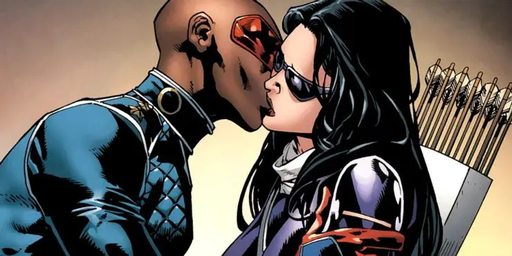 Patriot and Kate Bishop Hawkeye kiss in Marvel Comics Hawkeye: 10 coisas sobre Kate Bishop que só os fãs de quadrinhos sabem