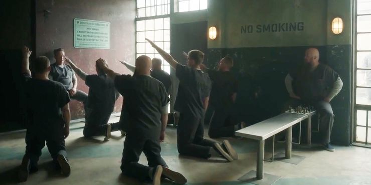 Peacemaker White Dragon Jail Supporters Pacificador: Quem é o Dragão Branco? Poderes e Origem Explicados