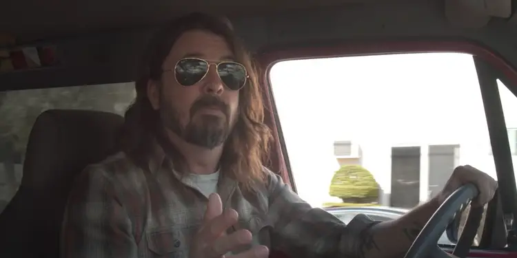 Screen Shot 2021 04 12 at 12 25 20 PM There Goes My Hero: Dave Grohl e Foo Fighters estão fazendo um filme de terror sobre uma casa assombrada