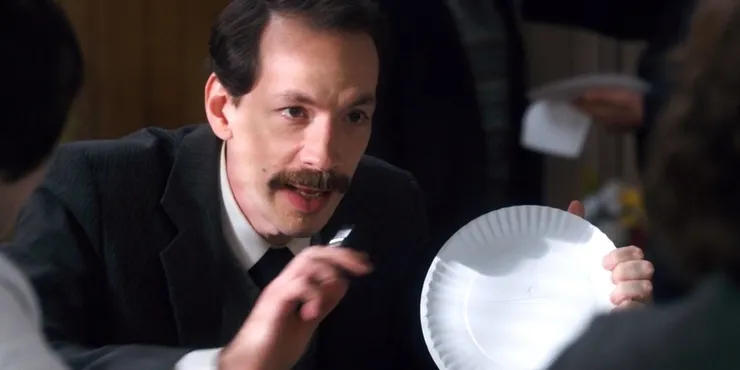 Stranger Things Flea And The Acrobat Stranger Things: Os piores episódios, de acordo com o Reddit