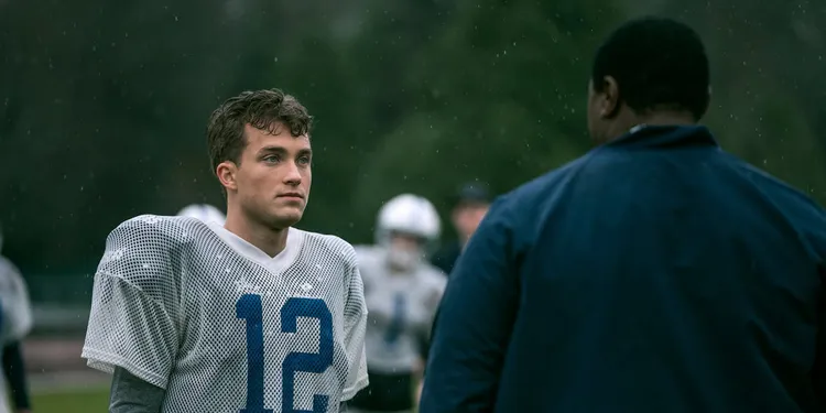 Superman and Lois Jonathan Por que Jordan Elsass deixou Superman & Lois