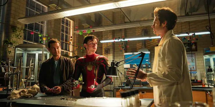 Tobey Maguire Tom Holland and Andrew Garfield in Spider Man No Way Home 10 melhores filmes de Tom Holland, Ranqueados