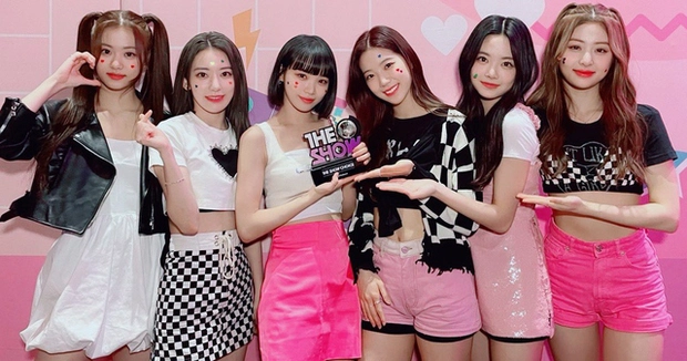 le sserafim Grupos femininos de quarta geração recebem reações mistas sobre apresentações ao vivo