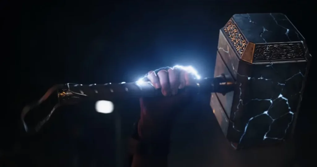 thor love and thunder hammer Thor: Amor e Trovão – Critica