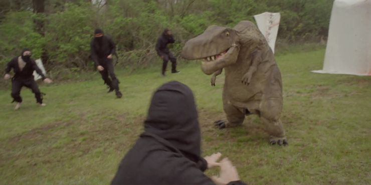 velocipastor 6 Cropped Velocipastor: Este filme sobre um padre dinossauro é tão ruim que é bom