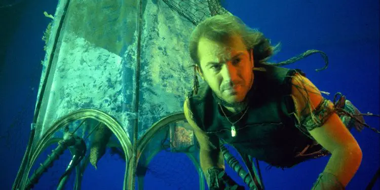 waterworld kevin costner underwater social Waterworld: Série de tv é anunciada e está em desenvolvimento