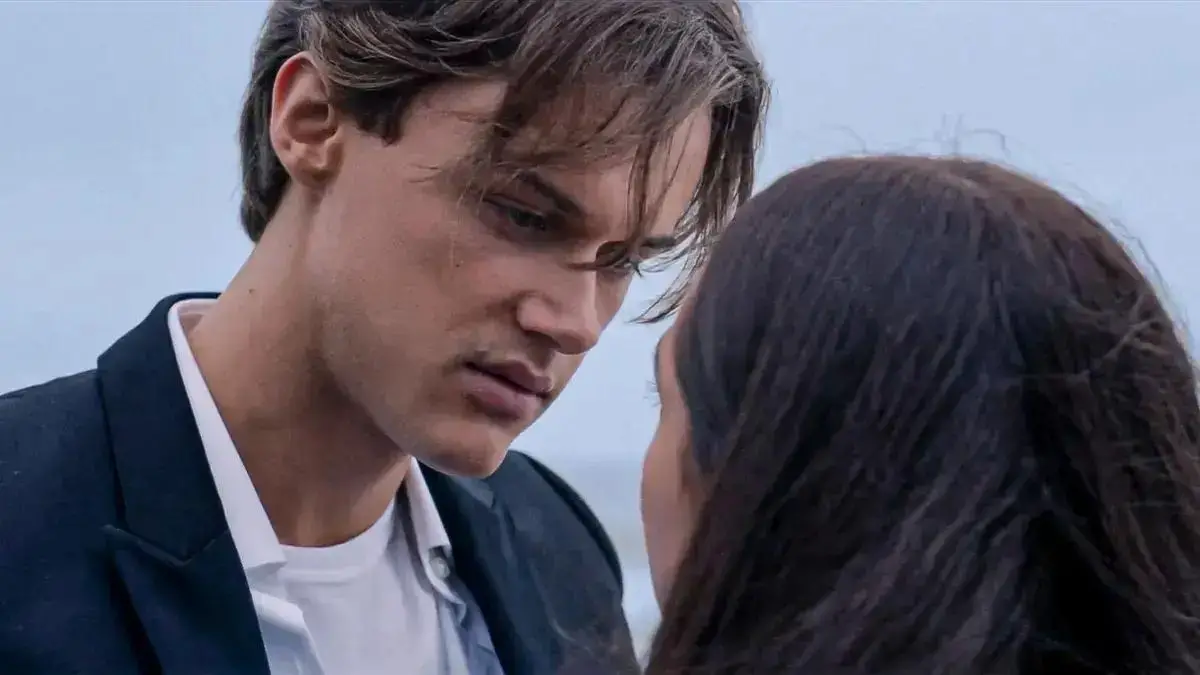 A tensão em The Summer I Turned Pretty: Conrad e Jeremiah na segunda parte da temporada
