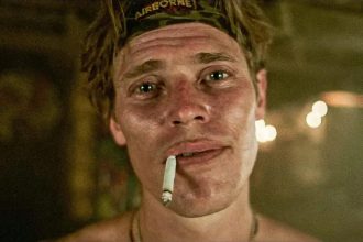 Keanu Reeves e Willem Dafoe: A Exclusão de um Grande Papel em Platoon