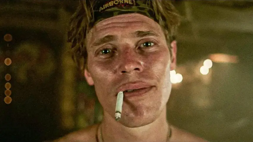 Keanu Reeves e Willem Dafoe: A Exclusão de um Grande Papel em Platoon