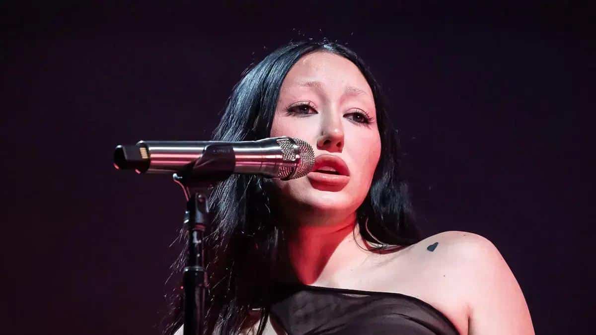 Noah Cyrus: Superando Desafios e Construindo seu Espaço na Música 1 Noah Cyrus: Superando Desafios e Construindo seu Espaço na Música