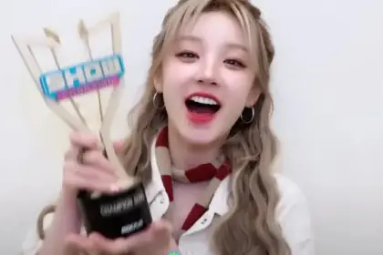 Yuqi, do (G)I-DLE, Conquista Seu Primeiro Troféu Solo no Show Champion com “M.O.”