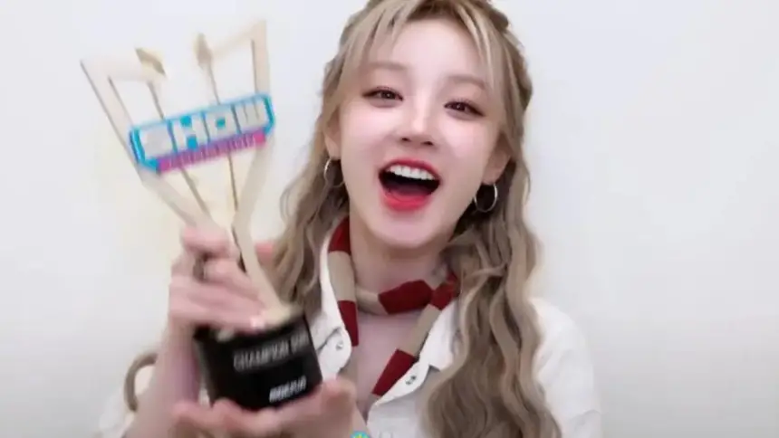 Yuqi, do (G)I-DLE, Conquista Seu Primeiro Troféu Solo no Show Champion com “M.O.”