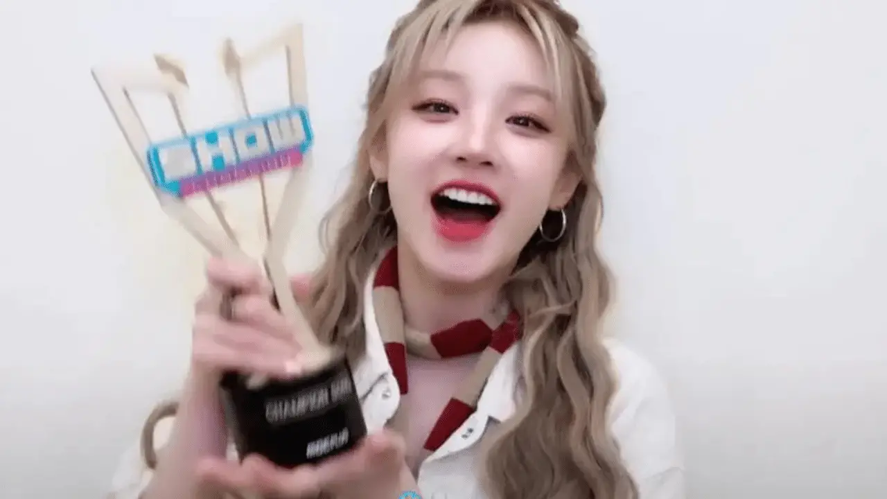 Yuqi, do (G)I-DLE, Conquista Seu Primeiro Troféu Solo no Show Champion com “M.O.”
