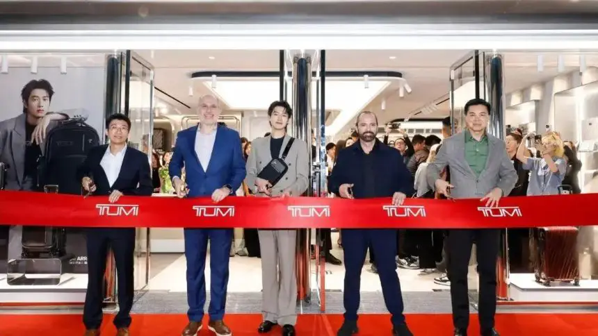 Wei Daxun brilha na inauguração da flagship da TUMI em Xangai