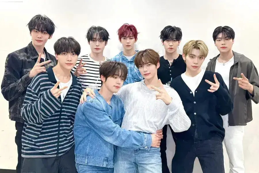 ZEROBASEONE conquista seu terceiro troféu com "ICONIK" e performances empolgantes