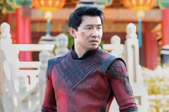 Simu Liu aponta diretores favoritos para comandar sequência de Shang-Chi