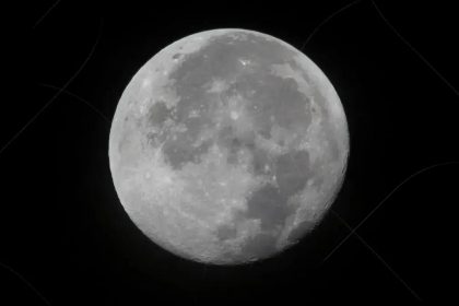 Superlua inaugura o ano com brilho e tamanho impressionantes no céu