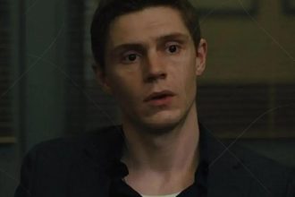 American Horror Story 13: Evan Peters elogia Ariana Grande e anima fãs