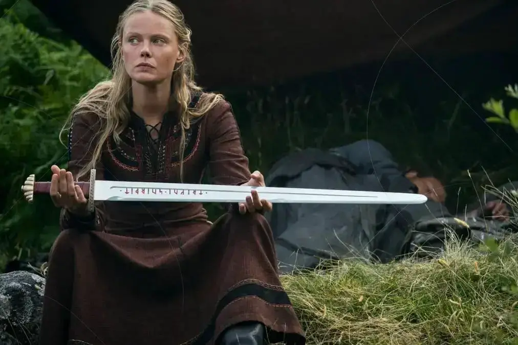 Atriz de Vikings: Valhalla quer ser a próxima Mulher-Maravilha do DCU