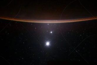 Esta sexta oferece a melhor chance de ver Júpiter em 2026 no céu noturno