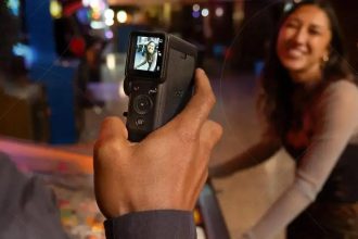 Fujifilm Instax Mini Evo Cinema: A câmera que traz o charme vintage à fotografia moderna