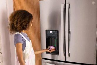 Geladeira com scanner integrado facilita sua lista de compras e evita desperdícios