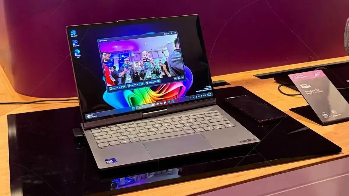 Laptop Lenovo com tela que gira e segue você na sala de reuniões