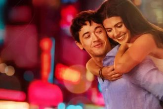 Netflix aposta no encanto da rom-com ‘De Férias com Você’ com Emily Bader e Tom Blyth
