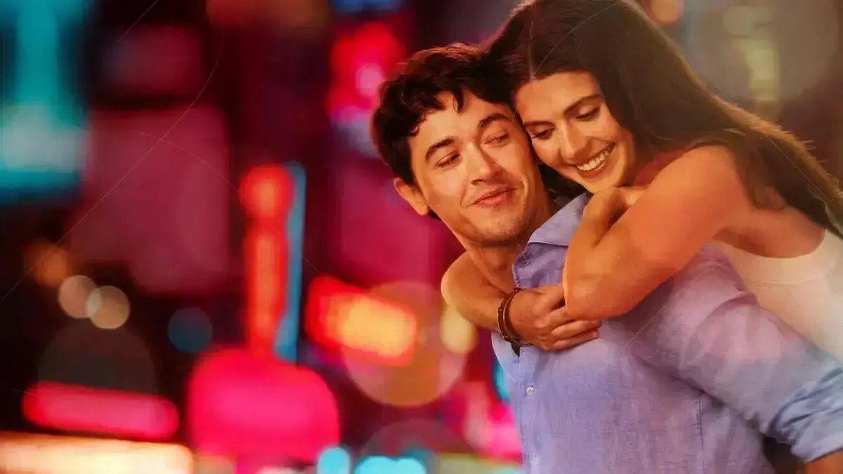 Netflix aposta no encanto da rom-com ‘De Férias com Você’ com Emily Bader e Tom Blyth