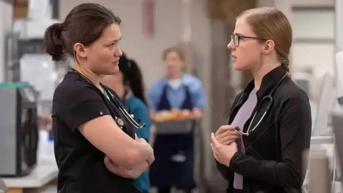 Segunda temporada de The Pitt traz emoções intensas e plantão caótico