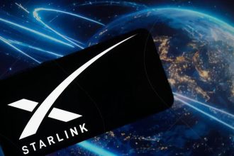 Starlink vai reduzir altitude de milhares de satélites para aumentar segurança no espaço