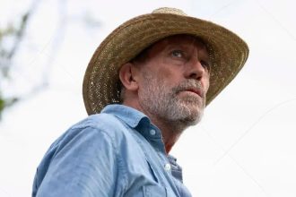 The Night Manager revela segredo por trás da sobrevivência de Richard Roper