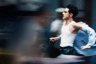 Timothée Chalamet brilha em 'Marty Supreme', drama esportivo de Josh Safdie