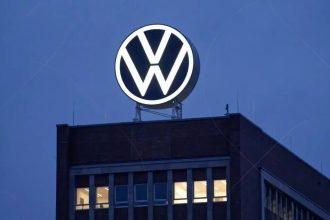 Volkswagen faz recall de mais de meio milhão de carros por falha em câmera traseira