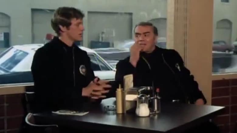 Officers John Haven and Joe Cleaver in a diner in Future Cop