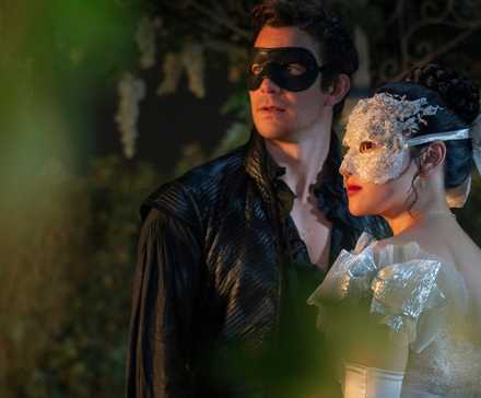 Bridgerton still featuring Benedict Bridgerton and Sophie Baek in masks.
