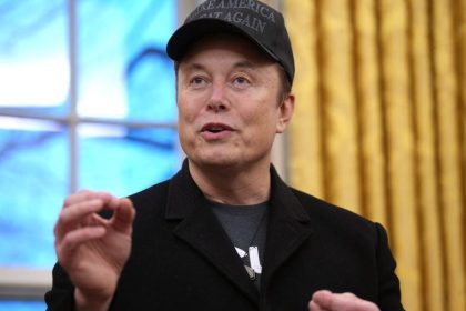 fábrica de satélites na Lua