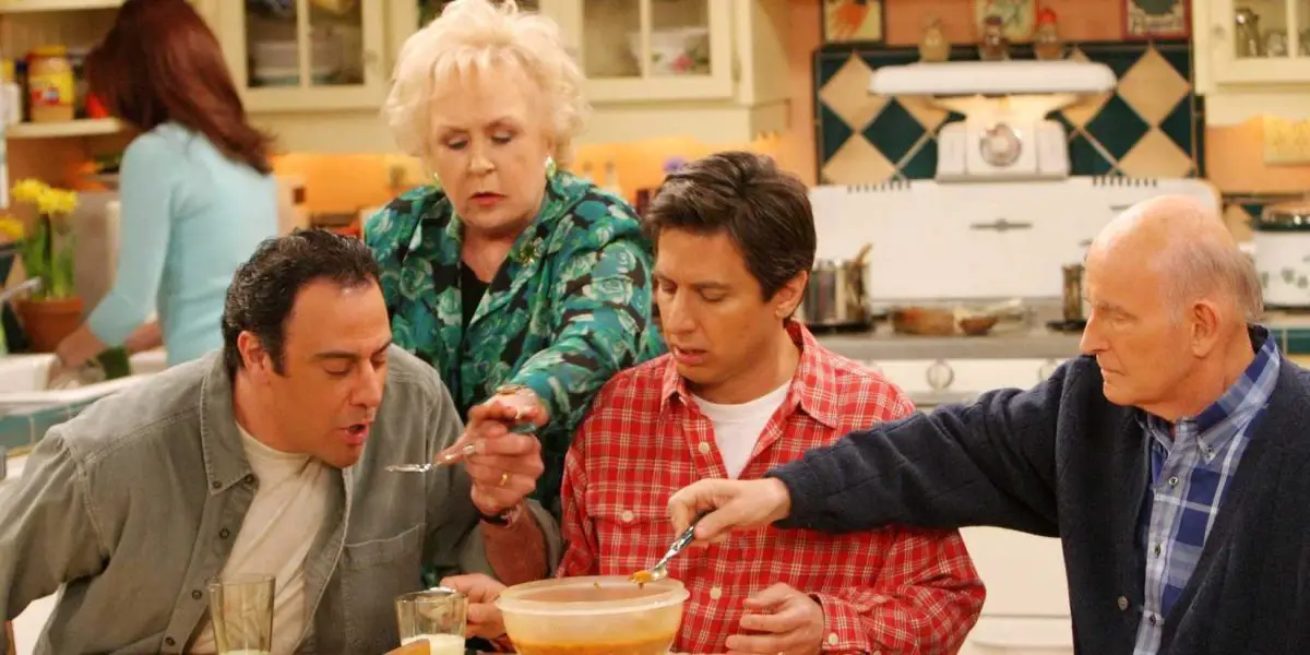 The Barone family sitting at the kitchen table on Everybody Loves Raymond