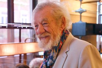 Ian McKellen crítica Hamnet