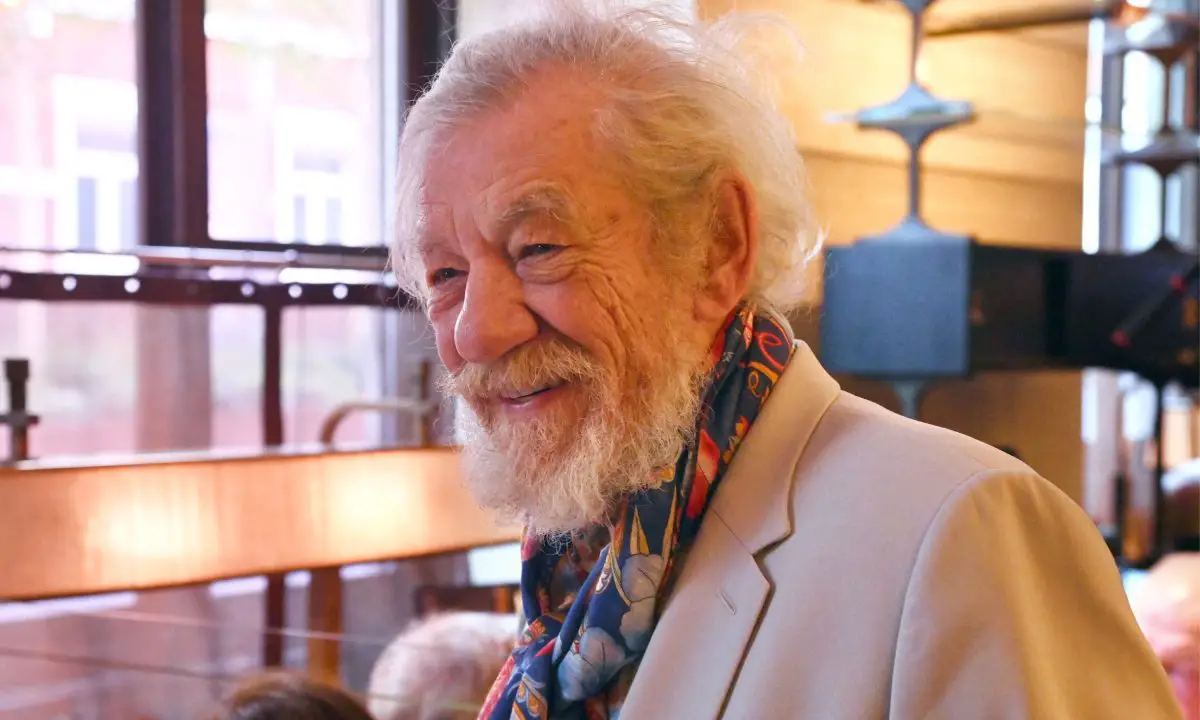 Ian McKellen crítica Hamnet