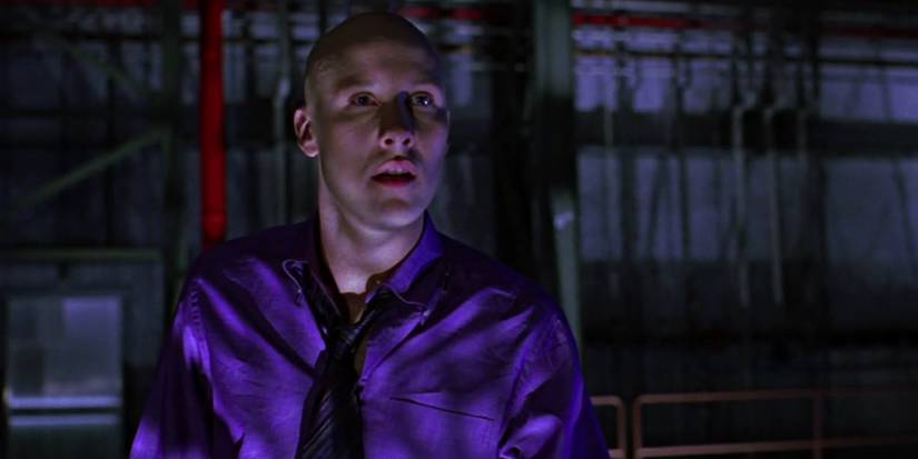 Lex Luthor negotiating with a hostage taker in Smallville
